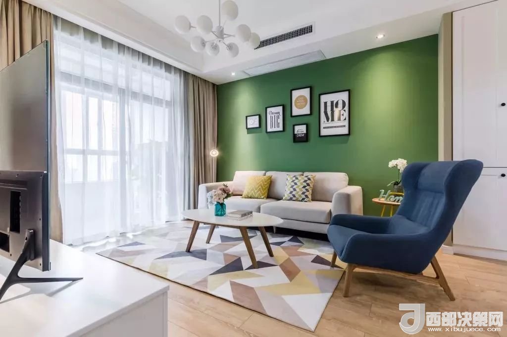 沙發(fā)背景墻選對裝飾畫，才能美了整個客廳空間！