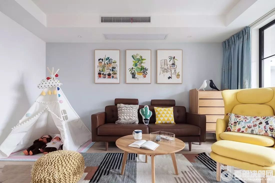 沙發(fā)背景墻選對裝飾畫，才能美了整個客廳空間！