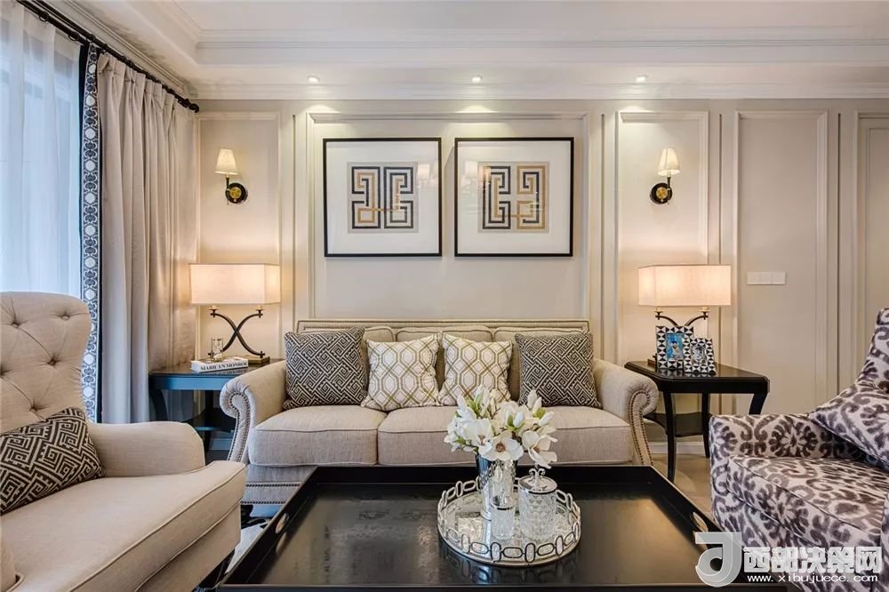 沙發(fā)背景墻選對裝飾畫，才能美了整個客廳空間！