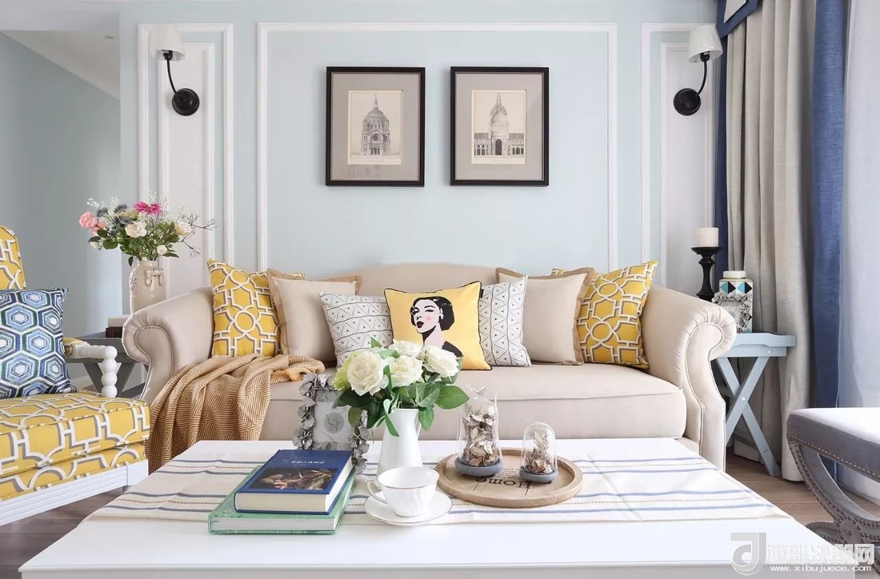 沙發(fā)背景墻選對裝飾畫，才能美了整個客廳空間！