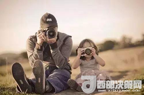 “曾子殺豬”故事在前，最近又有《父母說好考了90分就去看海，被爽約后女孩離家出走》新聞在后。父母如果自己的行為“打臉”了，又怎么能在孩子面前掌握教育的主動(dòng)權(quán)。