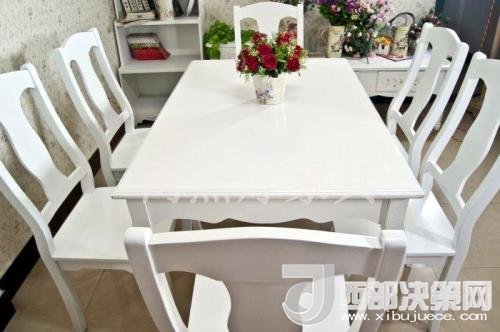 喜歡白色餐桌 但椅子該如何搭配？