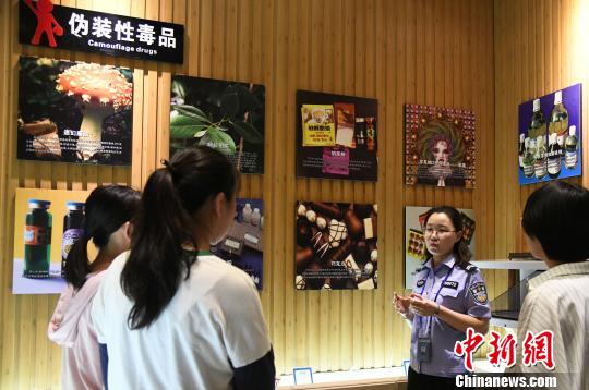 山西省司法行政戒毒系統(tǒng)積極面向社會開展禁毒警示教育?！　　⊥踅ㄜ?攝