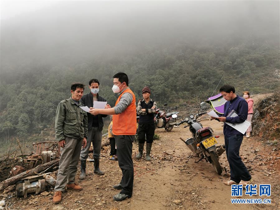 (決戰(zhàn)決勝脫貧攻堅·圖文互動)(5)另一種“逆行”——廣西5300余名駐村第一書記提前返崗?fù)渡怼皟删€作戰(zhàn)”