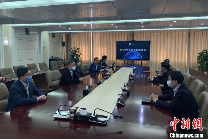 寧夏大學(xué)2020年春季首場(chǎng)綜合類(lèi)“網(wǎng)絡(luò)雙選會(huì)”現(xiàn)場(chǎng)?！±钆迳?攝