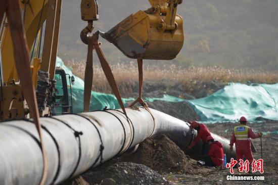 資料圖：天然氣管道施工現(xiàn)場。<a target='_blank'  data-cke-saved- >中新社</a>記者 蘇丹 攝