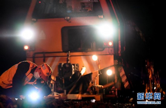 (社會)(6)鐵路線路整治:白天與黑夜的堅守