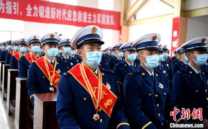 授銜表彰儀式現(xiàn)場。　劉忠俊 攝