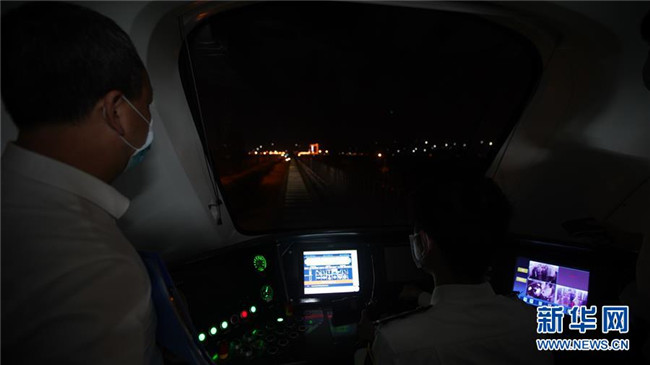 （圖文互動(dòng)）（2）中國(guó)首列商用磁浮2.0版列車(chē)成功完成達(dá)速測(cè)試