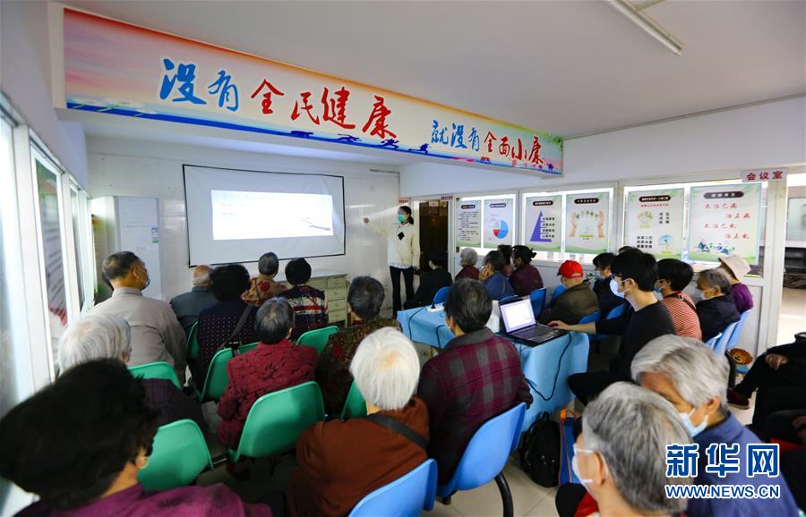 （新華全媒頭條·兩會精神看落實·圖文互動）（3）整體謀劃、系統(tǒng)升級、全面提升——落實全國兩會精神織牢織密公共衛(wèi)生防護網(wǎng)