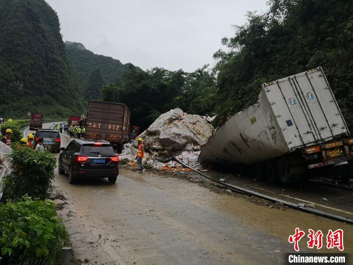 事故現(xiàn)場(chǎng)。　黃鵬 攝