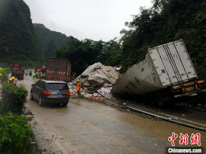 事故現(xiàn)場(chǎng)。　黃鵬 攝