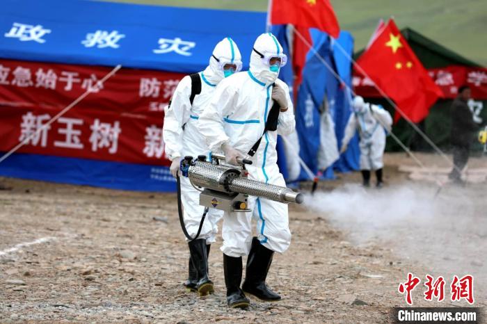 圖為進行現(xiàn)場消毒。青海省應急廳