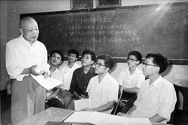 舍我其誰報國志，碧血丹心愛國情